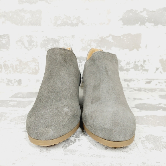 NEW Kenneth Cole Reaction Side Skip Gray Suede Low Heel Ankle Booties T383 - Picture 3 of 11